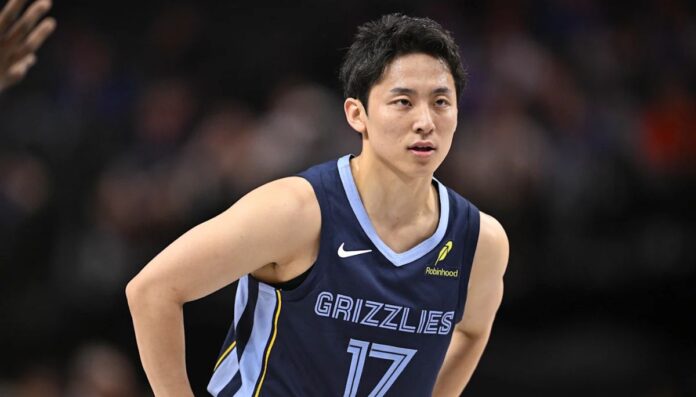 Yuki Kawamura wearing his Grizzlies jersey