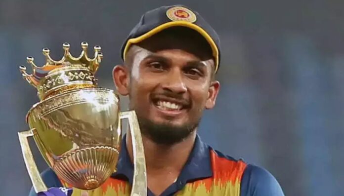 Dasun Shanaka holding his Asian Cup after the victory