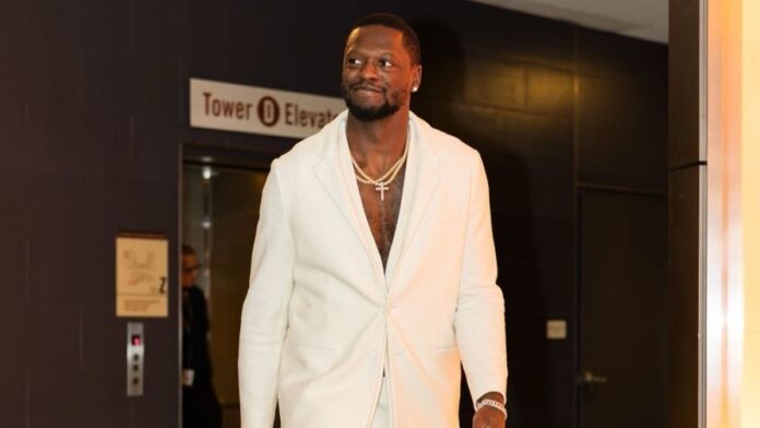 Julius Randle in a white outfit